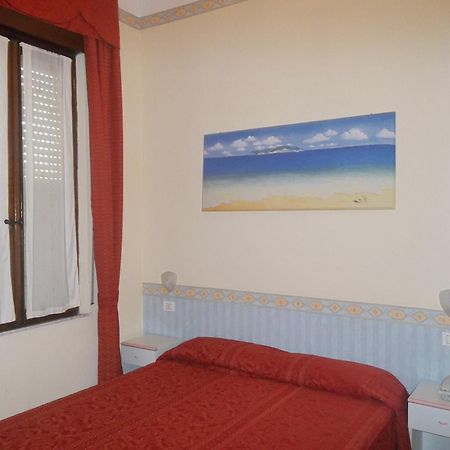 Hotel lo Squalo Grottammare Habitación foto