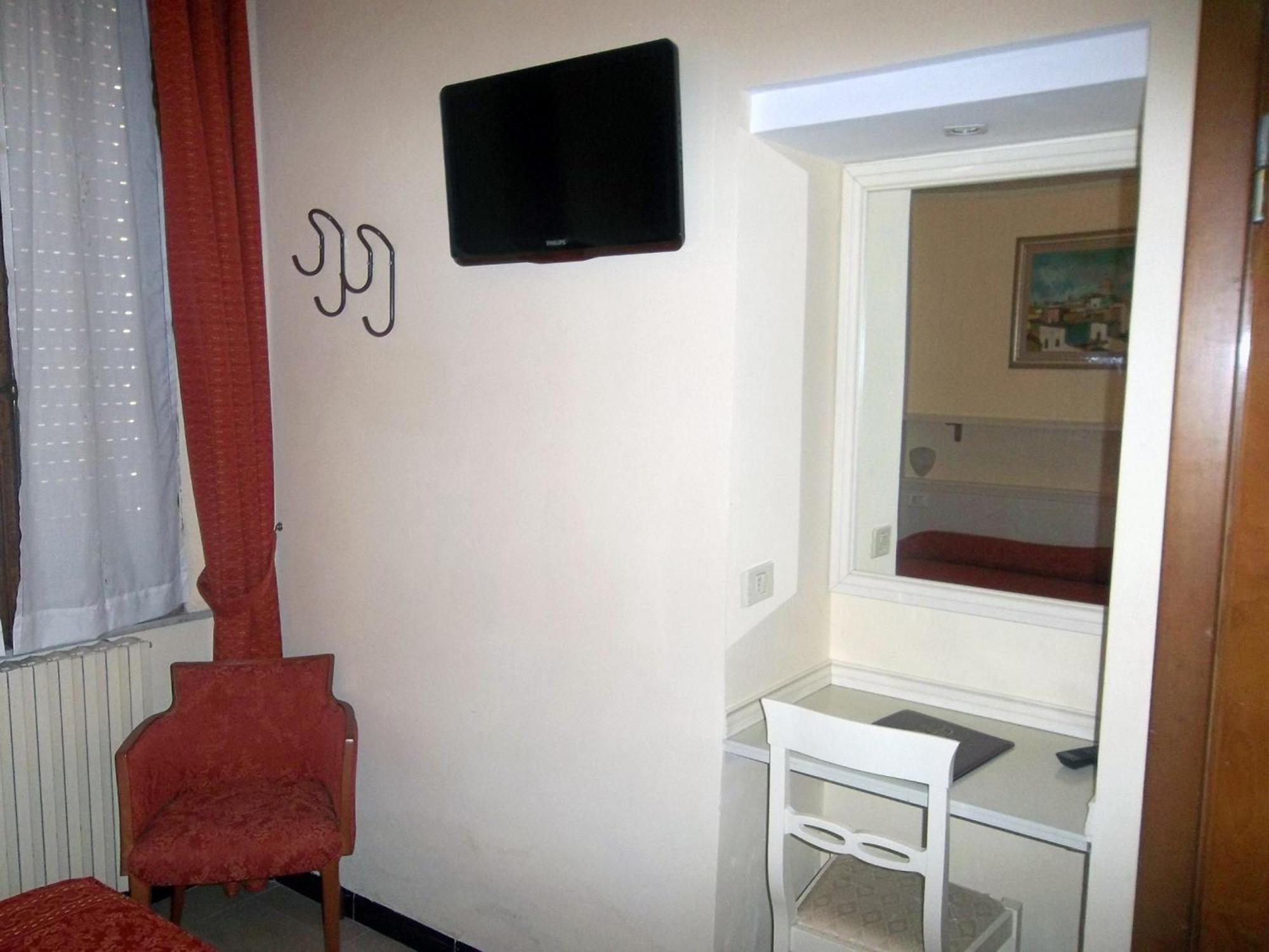 Hotel lo Squalo Grottammare Habitación foto
