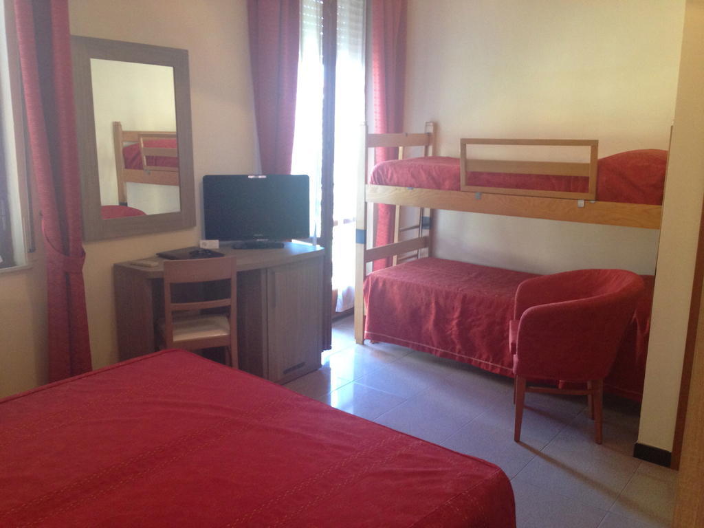 Hotel lo Squalo Grottammare Habitación foto